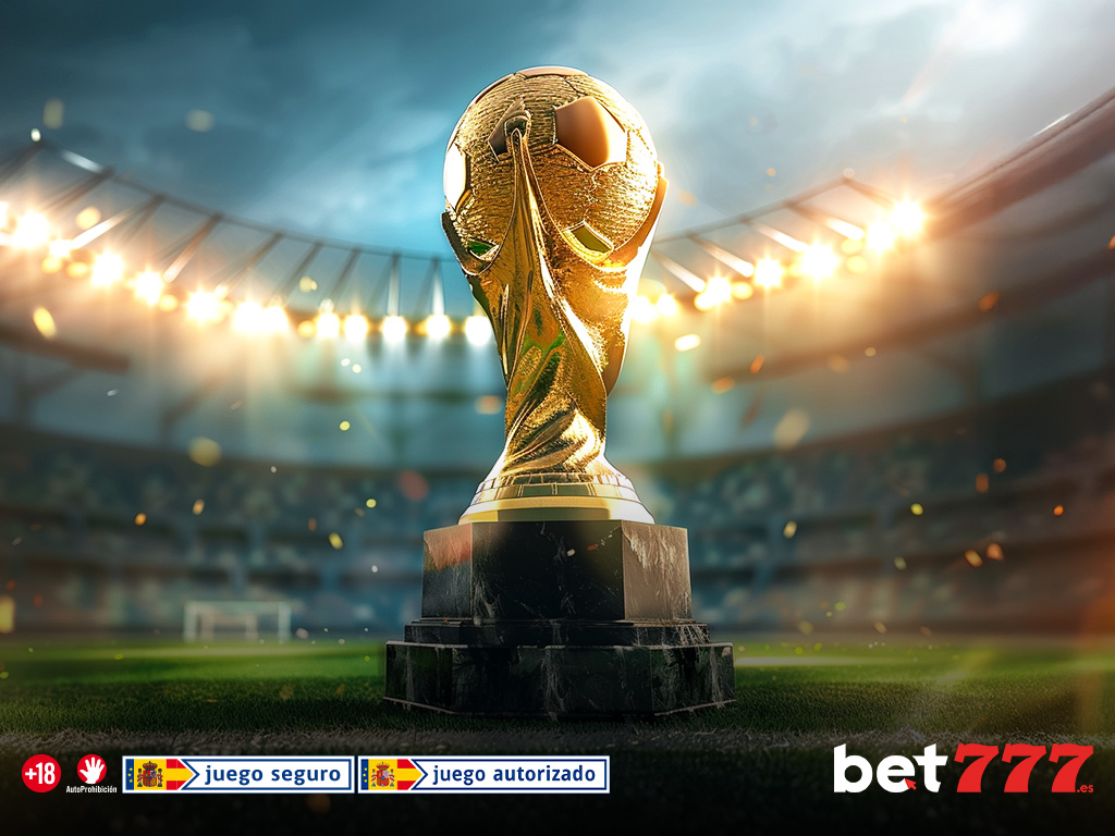 Trofeo de la Copa del Mundo de fútbol iluminado en un estadio.